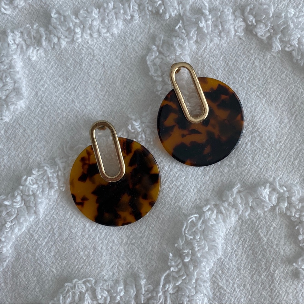 Tortoise Earrings ✨ - Picture 2 of 3